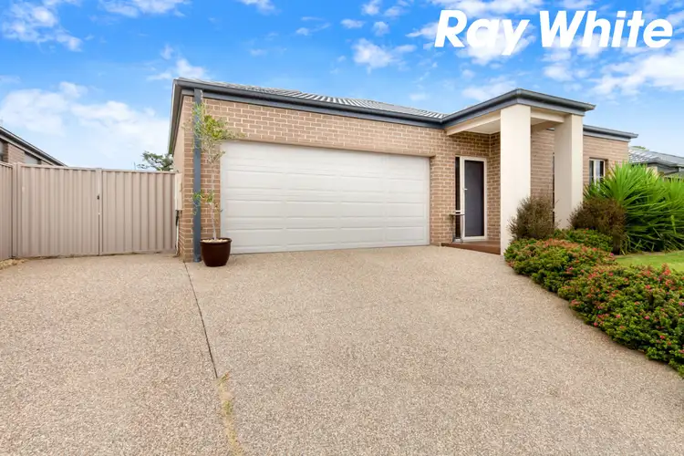 Second view of Homely house listing, 5 Hood Place, Pakenham VIC 3810