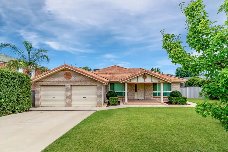 9 Lakehaven Drive, Lake Albert NSW 2650