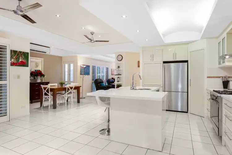 41 Tara Vista Boulevard, Highland Park QLD 4211