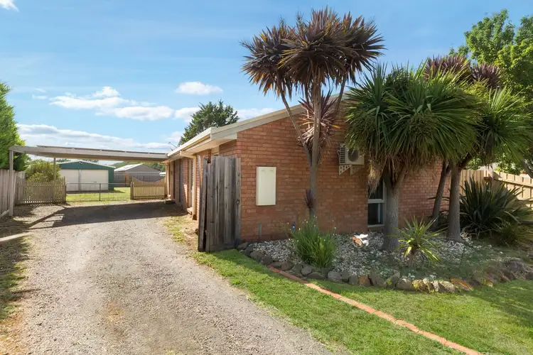 7 Citrinus Court, Romsey VIC 3434