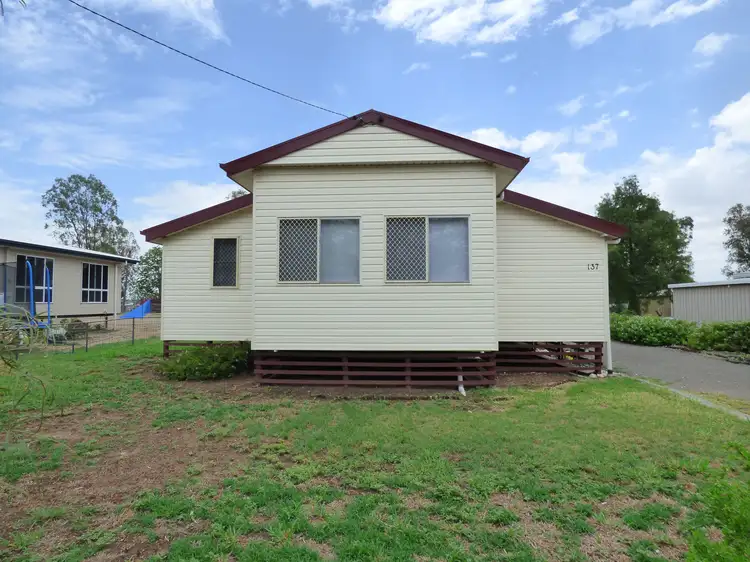 137 Miscamble Street, Roma QLD 4455