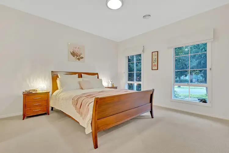 Fifth view of Homely house listing, 10 Oakville Place, Craigieburn VIC 3064