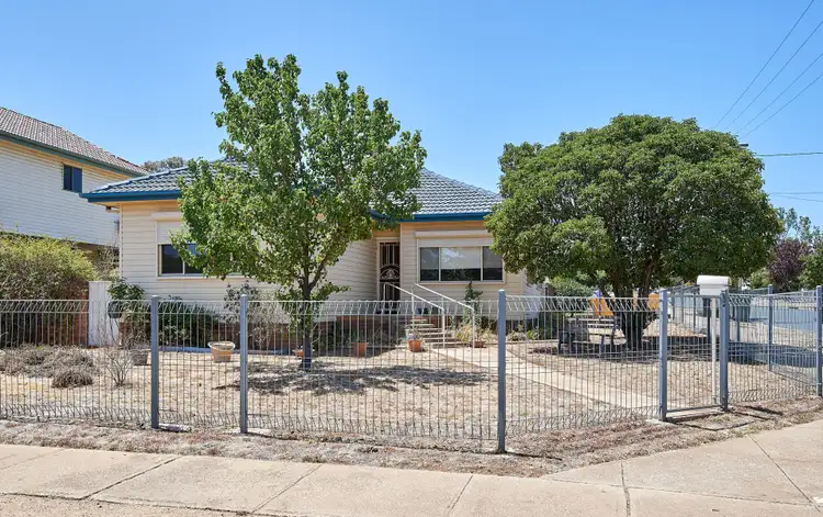 7 Essex Road, Mount Austin NSW 2650