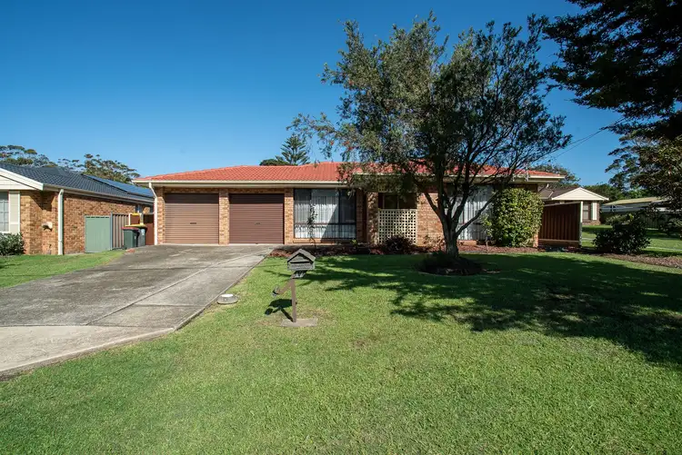 17 Orient Avenue, Orient Point NSW 2540