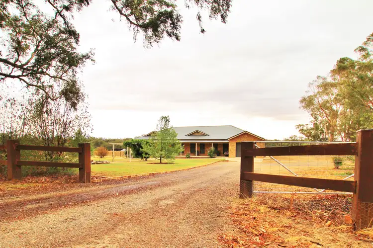 158 Willawong Street, Young NSW 2594