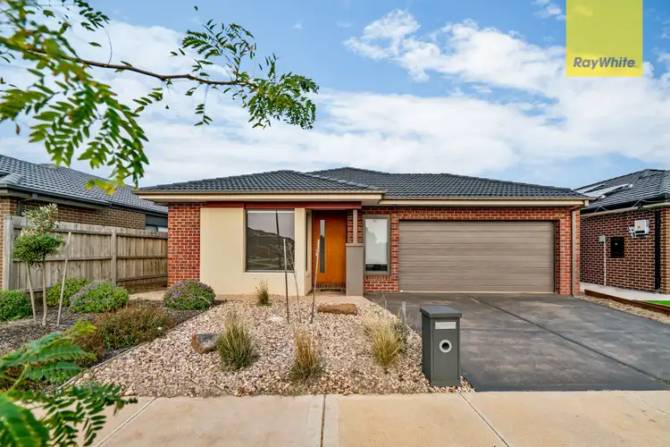 18 Melanda Road, Melton South VIC 3338