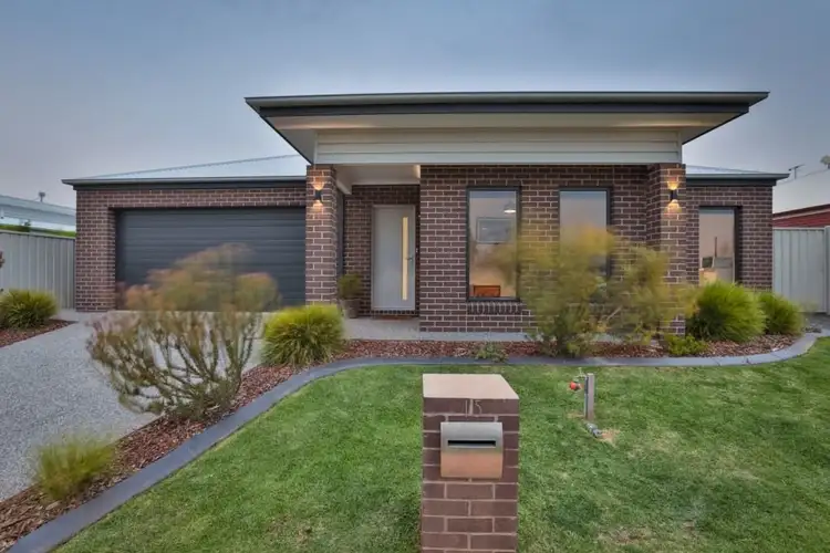 Second view of Homely house listing, 15 Karalanza Drive, Mildura, Mildura VIC 3500