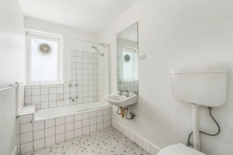 Fifth view of Homely apartment listing, 5/124A Barkers Road, Hawthorn VIC 3122