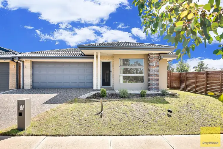 19 Westonbury Drive, Truganina VIC 3029