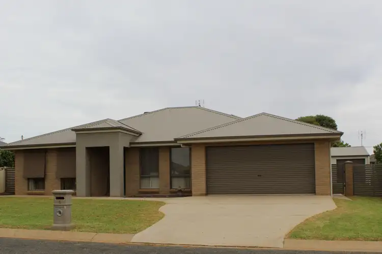 8 Avoca Place, Parkes NSW 2870