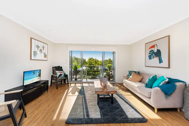 75 Lakeside Boulevard, Pakenham VIC 3810