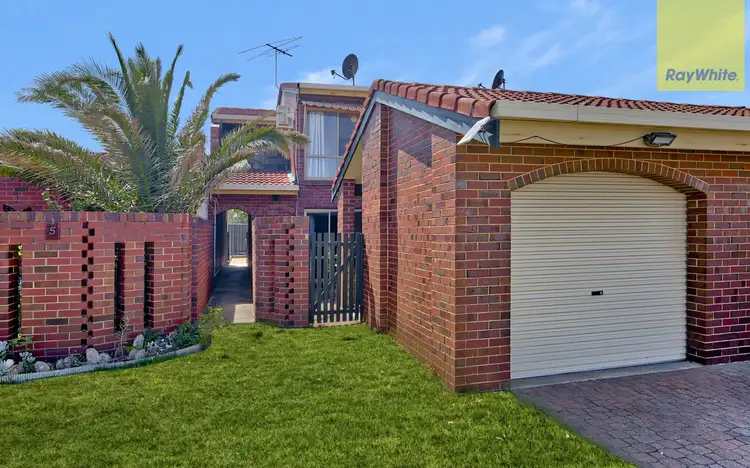 2/6 Sandpiper Place, West Lakes Shore SA 5020