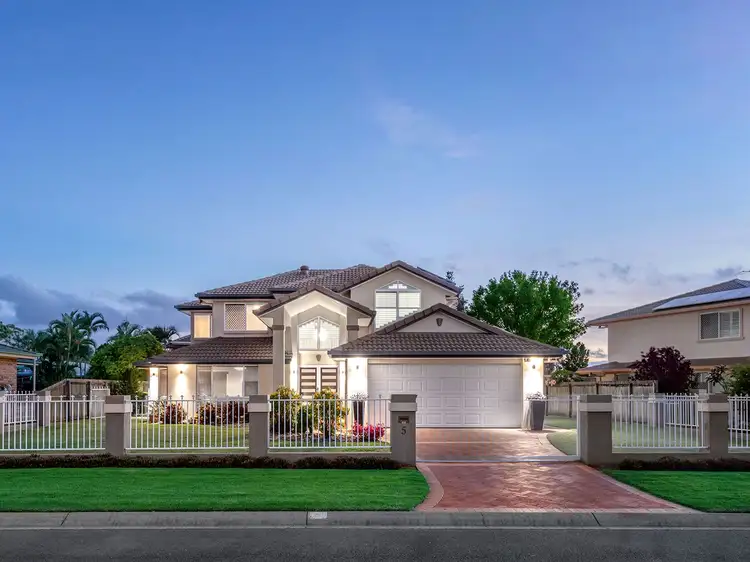 5 Regency Place, Carindale QLD 4152