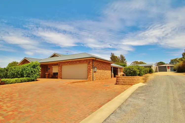 10 Forsythe Avenue, Young NSW 2594
