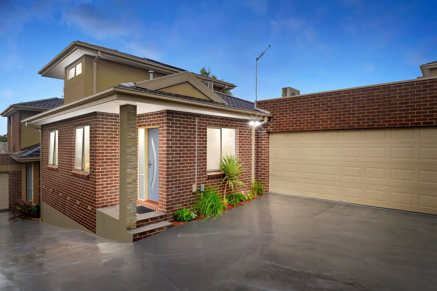 Main view of Homely townhouse listing, 2/23 Stapley Crescent, Chadstone VIC 3148