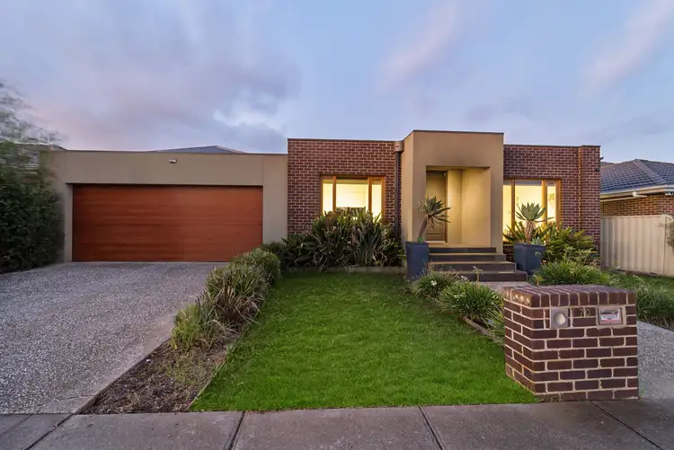 70 Jindabyne Avenue, Taylors Hill VIC 3037