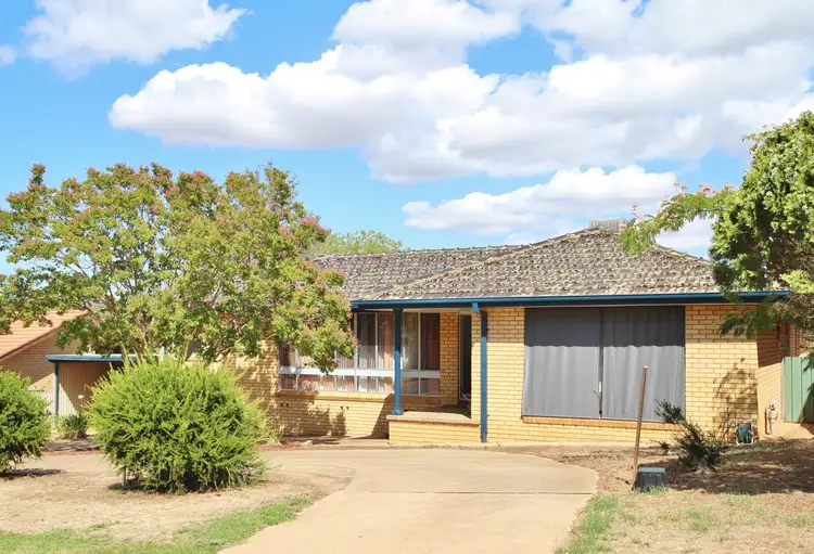 70 Blackett Avenue, Young NSW 2594