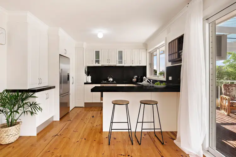 Second view of Homely house listing, 5 Corowa Place, Frankston VIC 3199