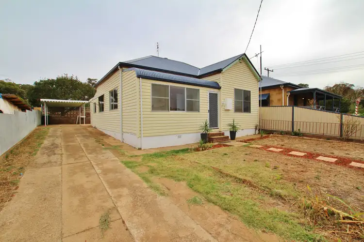 3 Emily Street, Young NSW 2594