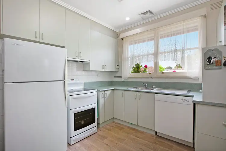 Fifth view of Homely house listing, 2 Burns Grove, Kingsbury VIC 3083