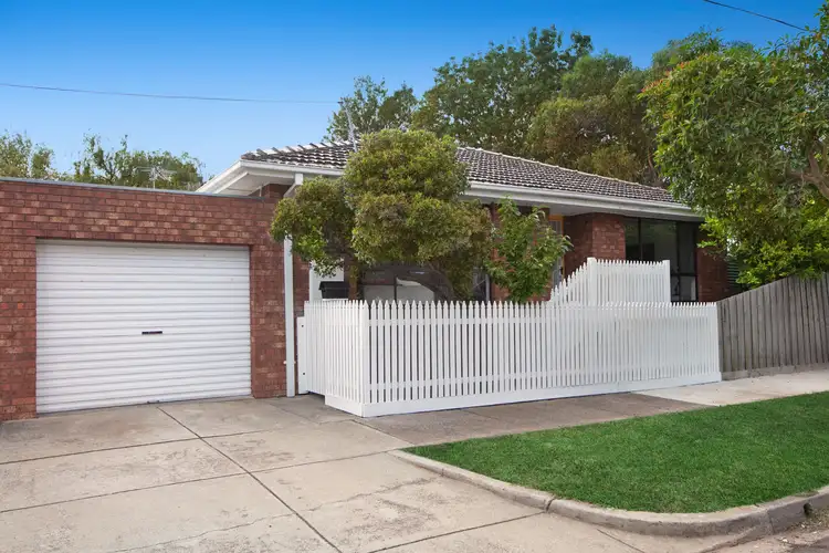 2/27 Lloyd Avenue, Reservoir VIC 3073