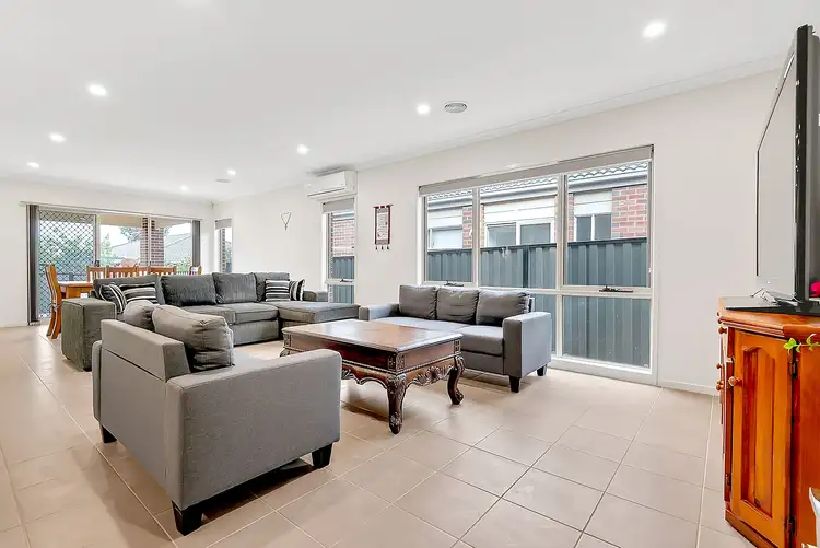Fifth view of Homely house listing, 8 Kensley Circuit, Craigieburn VIC 3064
