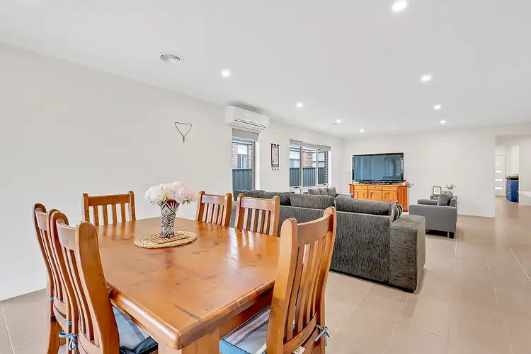Sixth view of Homely house listing, 8 Kensley Circuit, Craigieburn VIC 3064