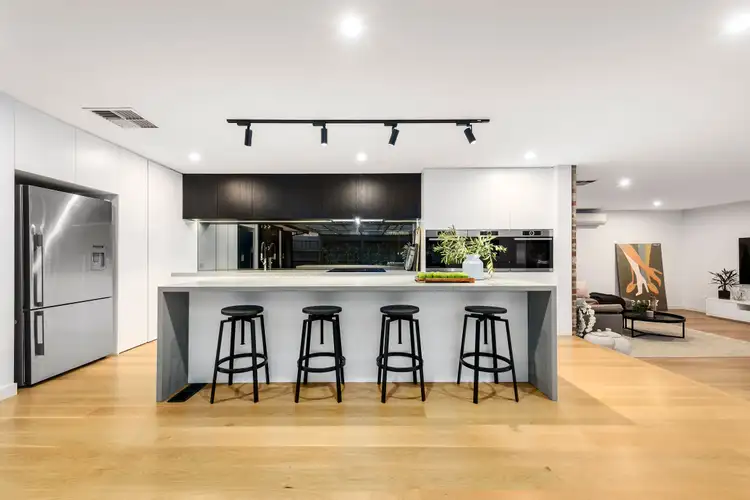8 Mara Close, Wantirna South VIC 3152