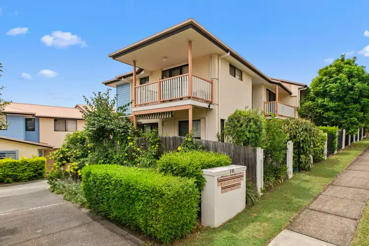 2/10 Rolle Street, Holland Park West QLD 4121