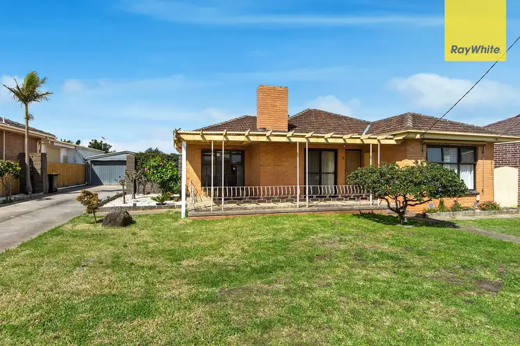 18 Lahy Street, St Albans VIC 3021