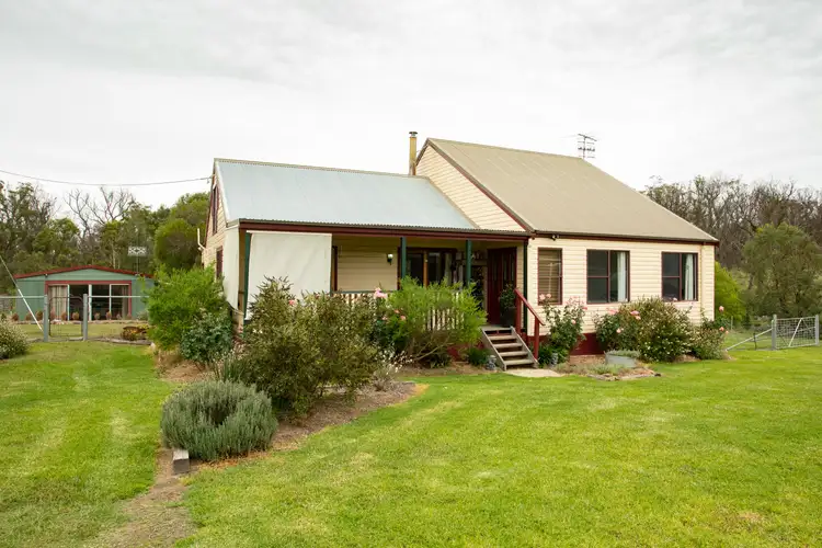 70 Kareela Road, Armidale NSW 2350