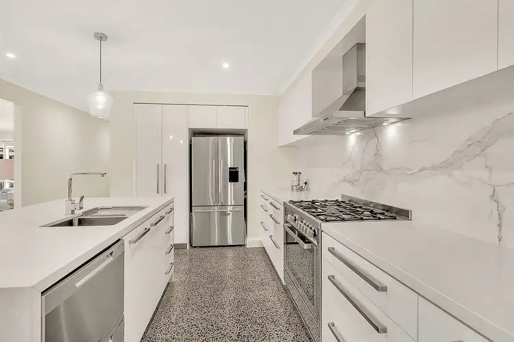 Fifth view of Homely house listing, 5 Clacton Court, Craigieburn VIC 3064