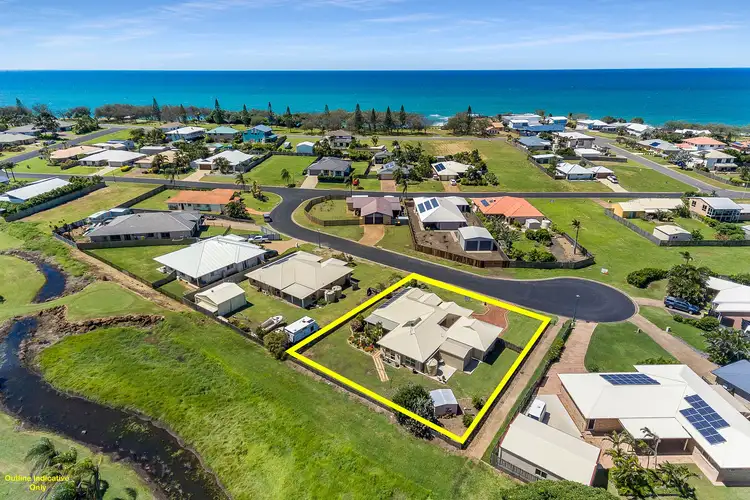 8 Blake Close, Coral Cove QLD 4670