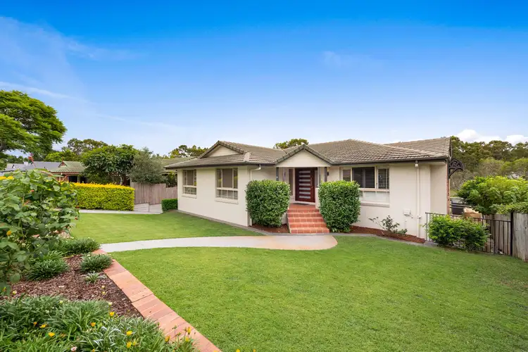 18 Amersham Crescent, Carindale QLD 4152