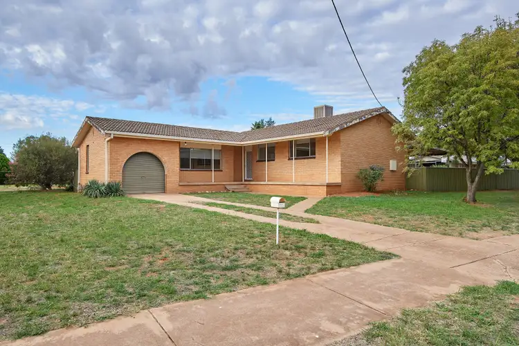 1 Jacaranda Avenue, Coolamon NSW 2701