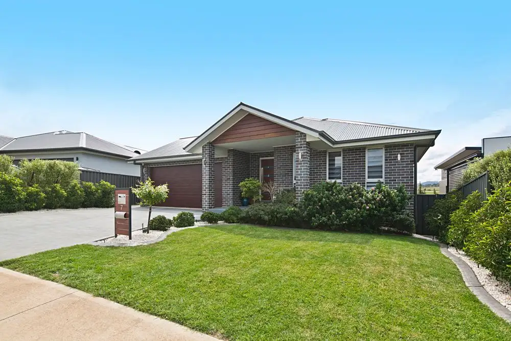 Main view of Homely house listing, 7 Redman Circuit, Goulburn NSW 2580