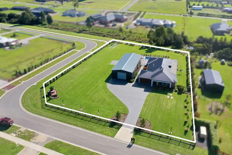 Second view of Homely house listing, 17 Ripplebrook Court, Drouin VIC 3818