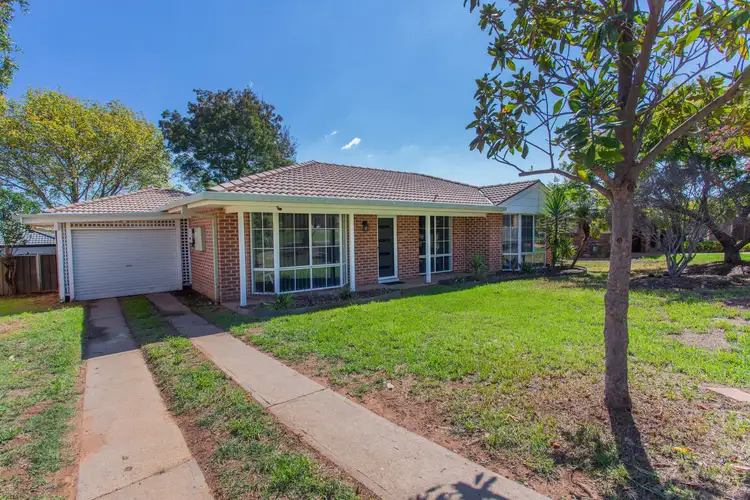 32 Newcombe Street, Cowra NSW 2794