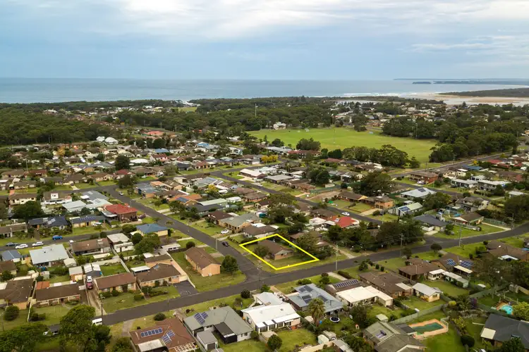 Second view of Homely house listing, 8 Amundsen Avenue, Shoalhaven Heads NSW 2535