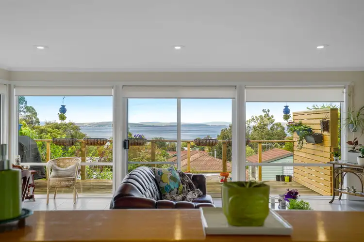 22 Calder Crescent, Blackmans Bay TAS 7052