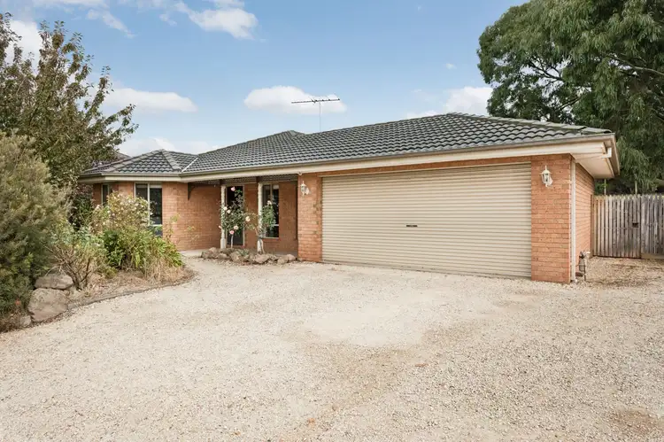 4 Larissa Close, Romsey VIC 3434