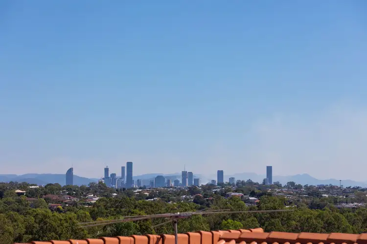 Second view of Homely house listing, 5 Carnegie Court, Carindale QLD 4152