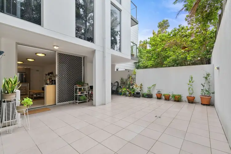 6/11 Riding Road, Hawthorne QLD 4171