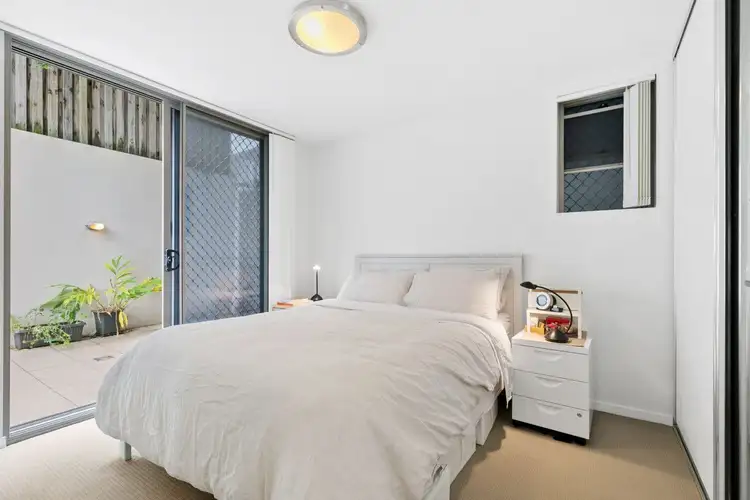Fifth view of Homely unit listing, 6/11 Riding Road, Hawthorne QLD 4171