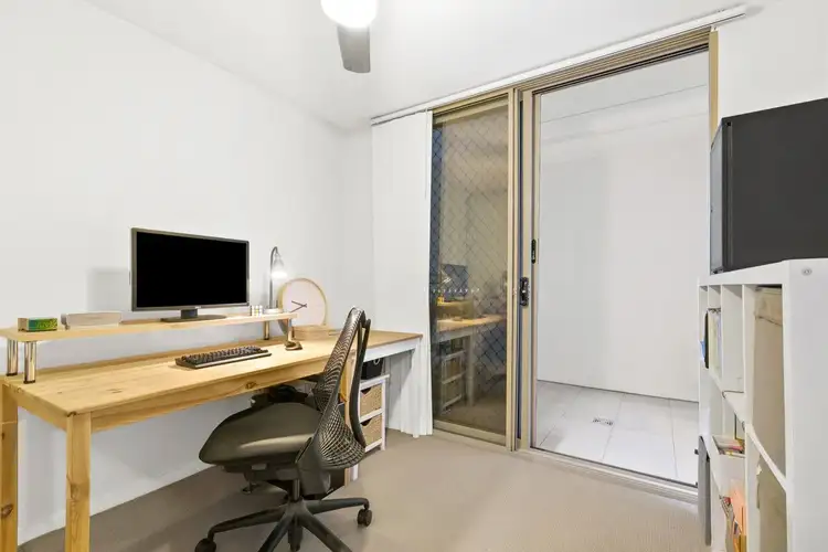 Sixth view of Homely unit listing, 6/11 Riding Road, Hawthorne QLD 4171