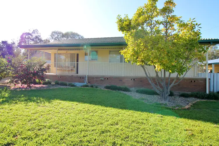 31 Blackett Avenue, Young NSW 2594