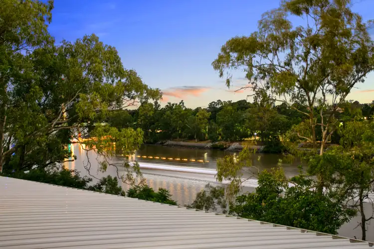Sixth view of Homely apartment listing, 4/23 Rosecliffe Street, Highgate Hill QLD 4101