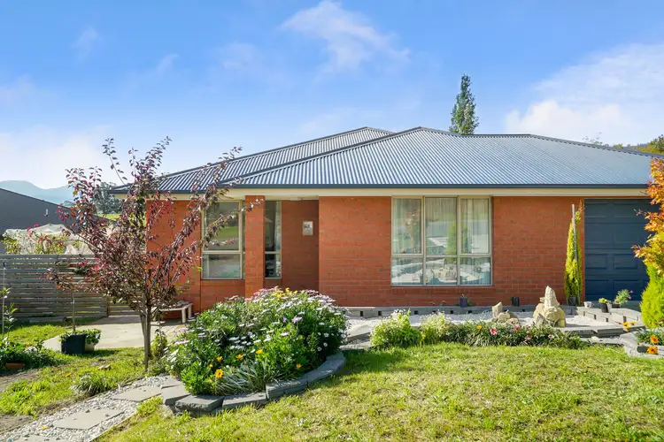 16 Orchard Avenue, Huonville TAS 7109