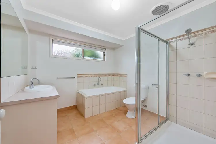 Fifth view of Homely house listing, 13 Ruthven Close, Hillside VIC 3037