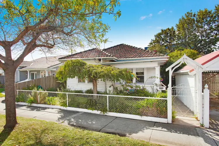 111 Carlisle Crescent, Hughesdale VIC 3166